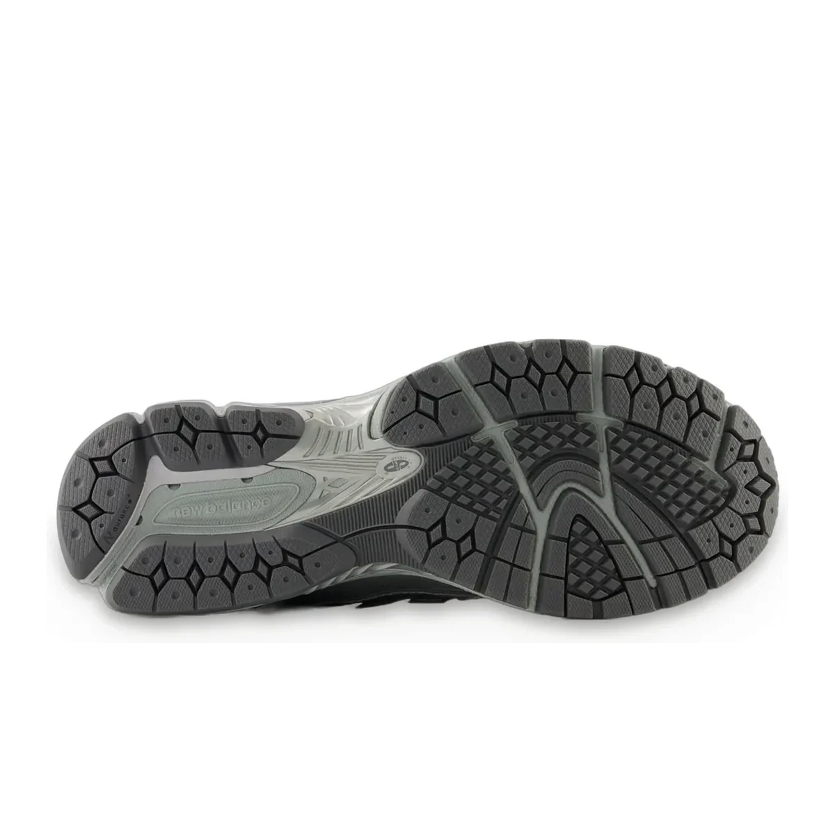 1906R Harbor Grey / Silver Metallic / Concrete — 5